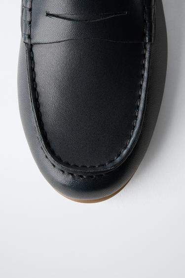 MOCASSINS EN CUIR - Bleu marine de Zara - Image 5
