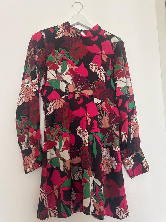zara green and pink floral dress PRINT SATIN SECOND HAND Zara midi dress
