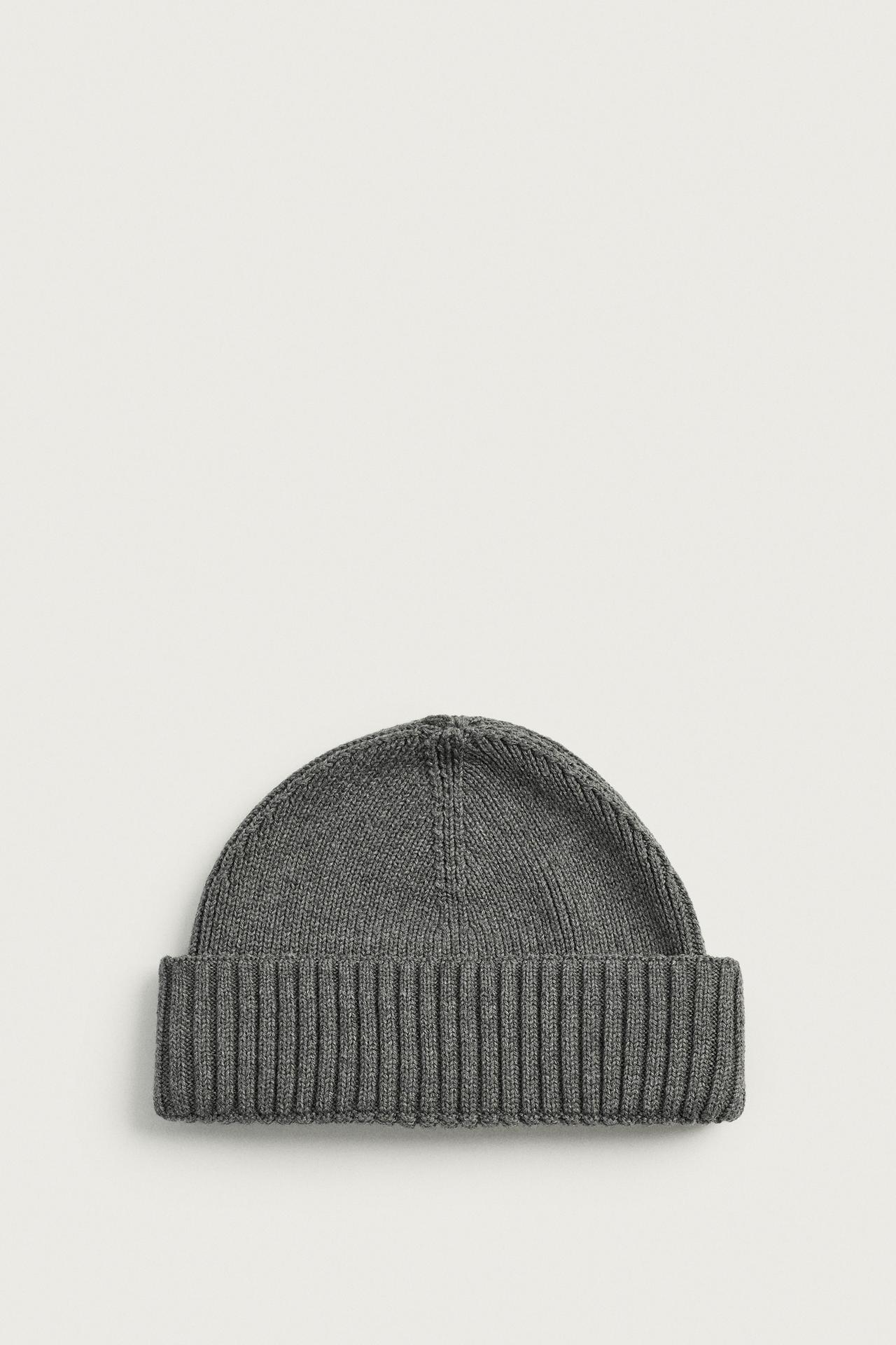 COTTON BLEND SHORT KNIT BEANIE — Gray