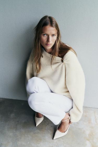 ZAPATO DESTALONADO HEBILLAS - Blanco Crudo de Zara