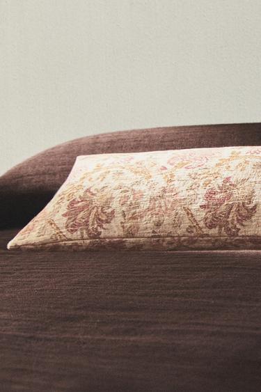 LONG LINEN CUSHION - Light beige by Zara - Image 4