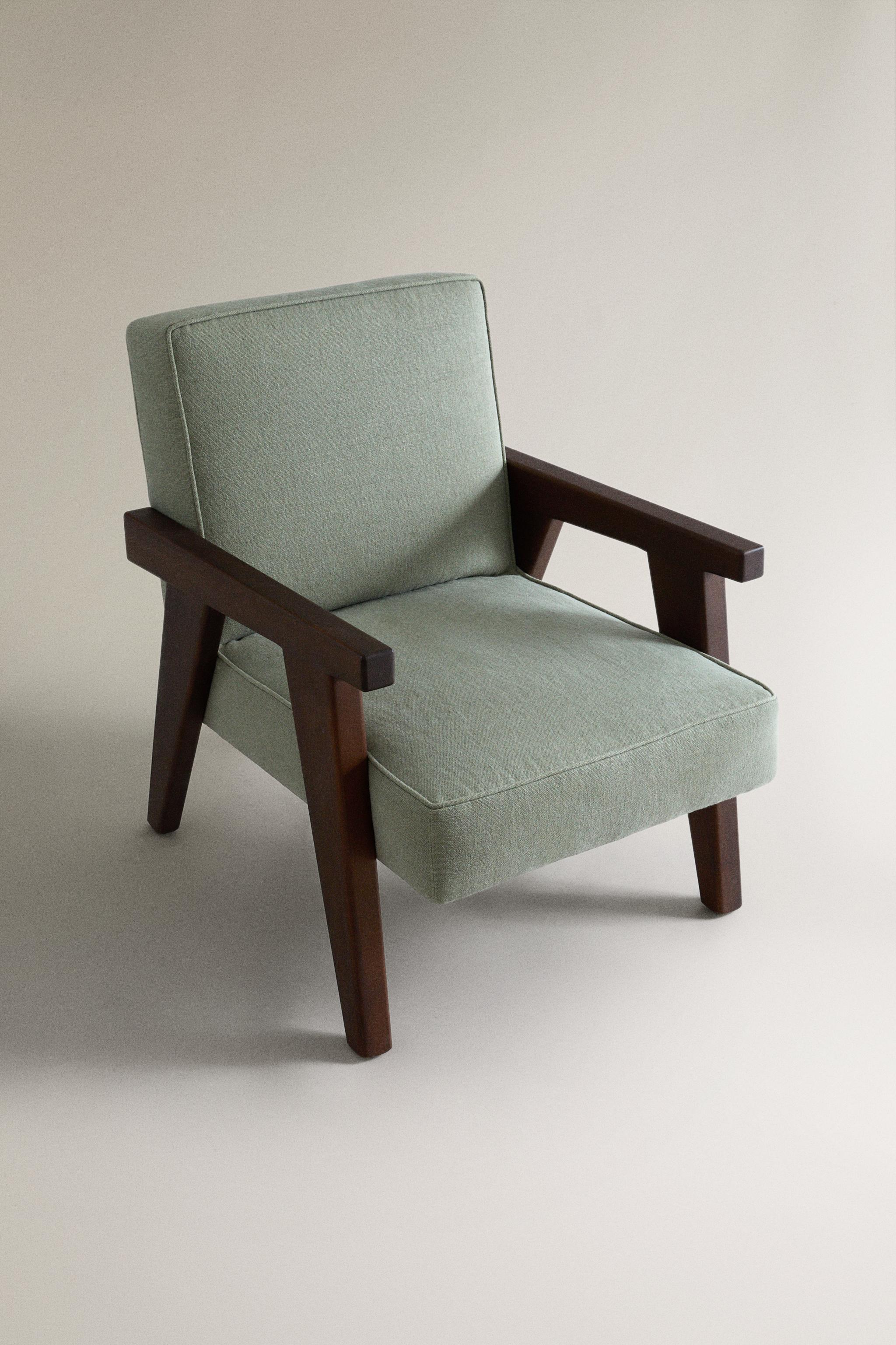 WALNUT UPHOLSTERED LINEN ACCENT CHAIR ZARA HOME BY BLASCO — Light green