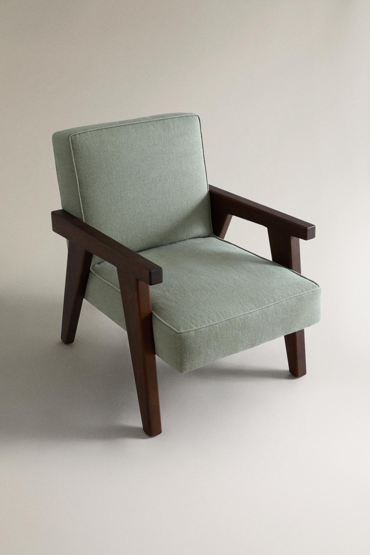 WALNUT UPHOLSTERED LINEN ACCENT CHAIR ZARA HOME BY BLASCO — Light green