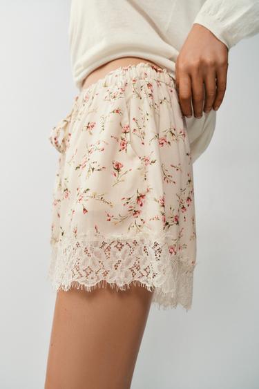 SHORT À IMPRIMÉ FLEURI ET DENTELLE - Imprimée de Zara - Image 4
