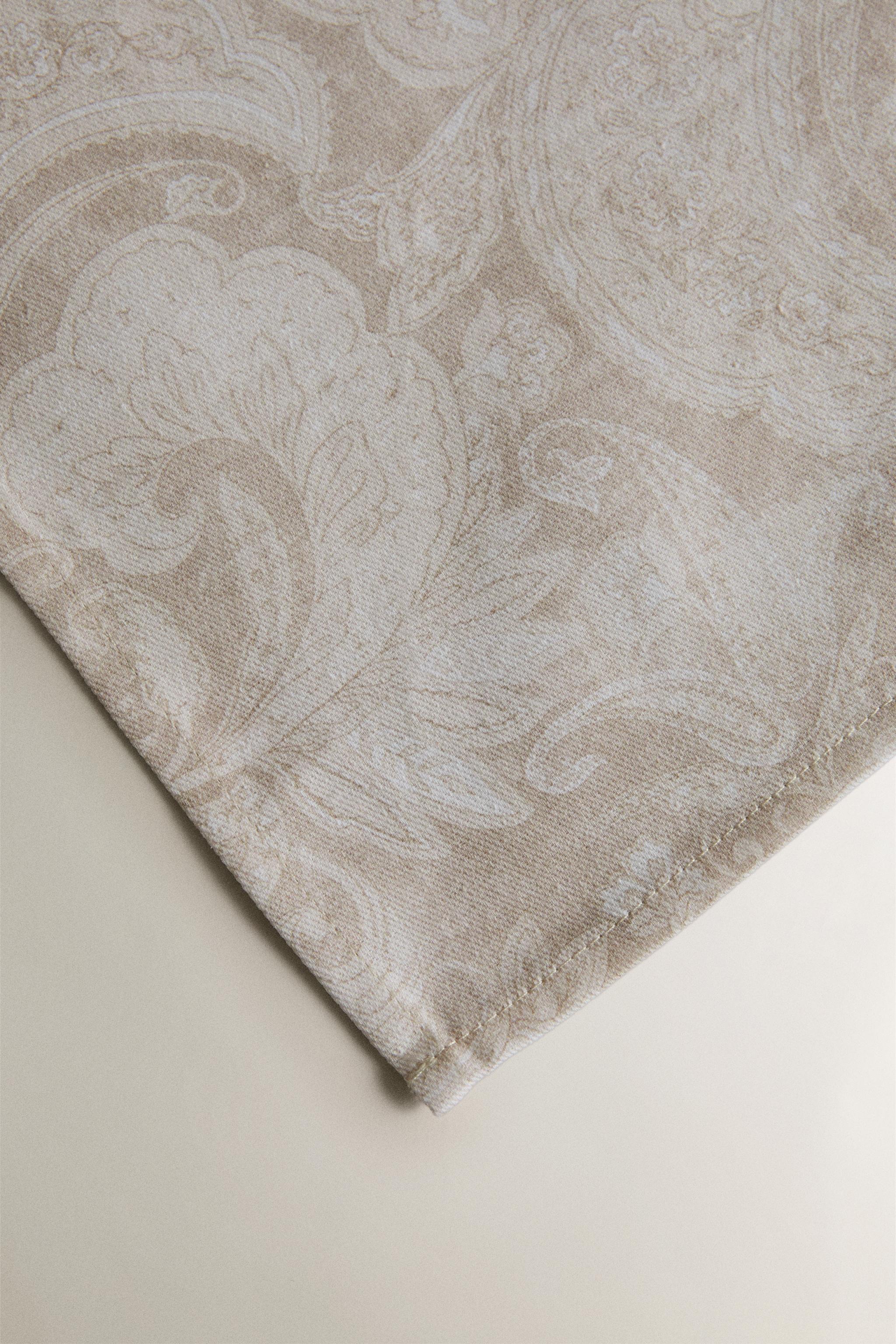 PACK OF PAISLEY PRINT NAPKINS (PACK OF 2)