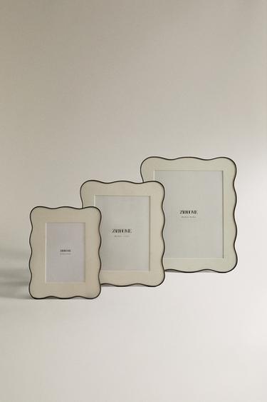 WAVY METAL PHOTO FRAME - Black by Zara