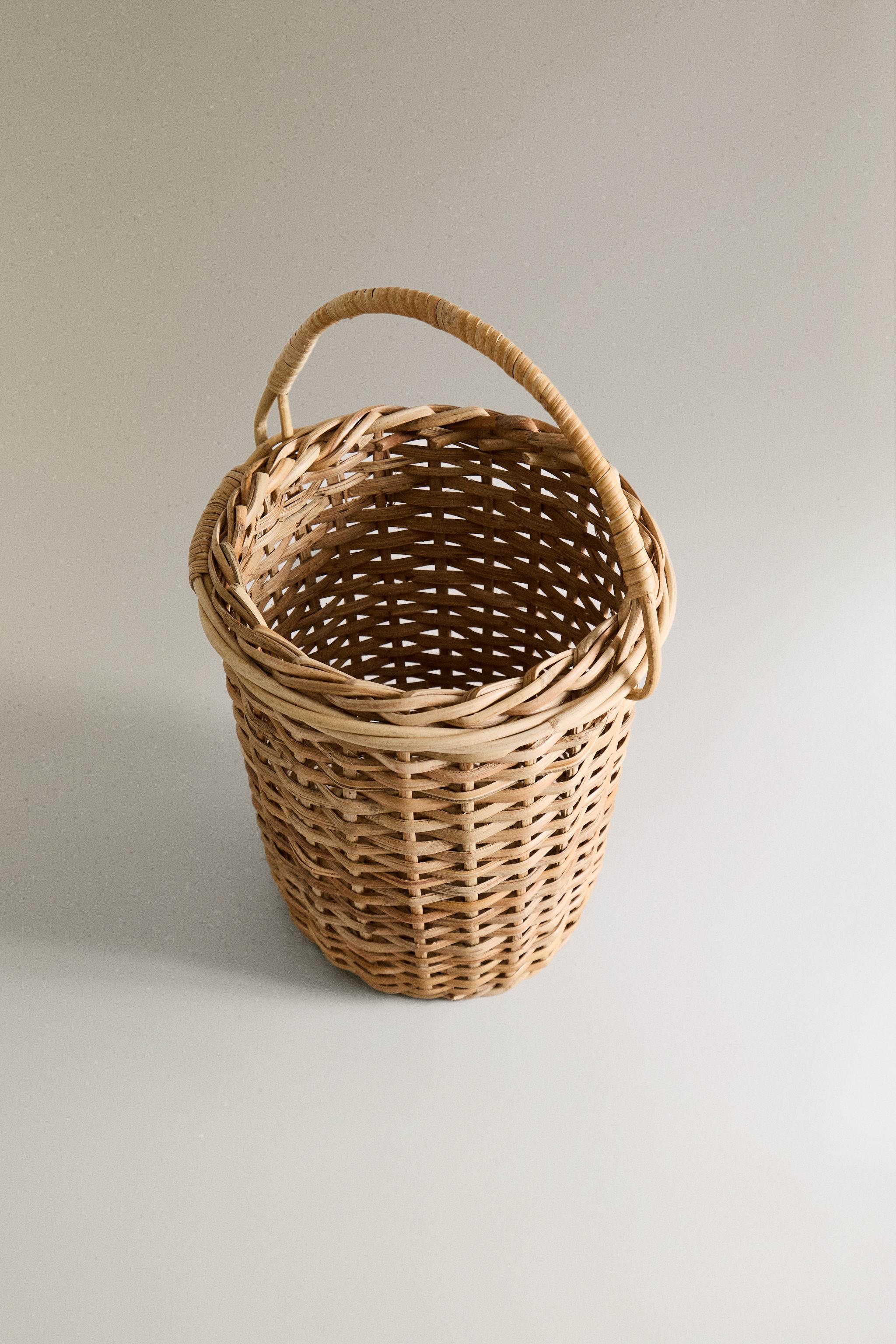 WOVEN WICKER BASKET