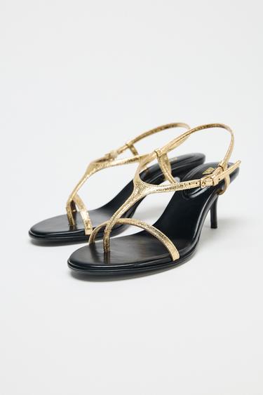 SANDALES À EFFET MÉTALLISÉ ET BRIDES - Or de Zara - Image 2