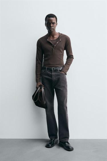 TEXTURED BUTTON-UP COLLAR T-SHIRT - Dark brown by Zara