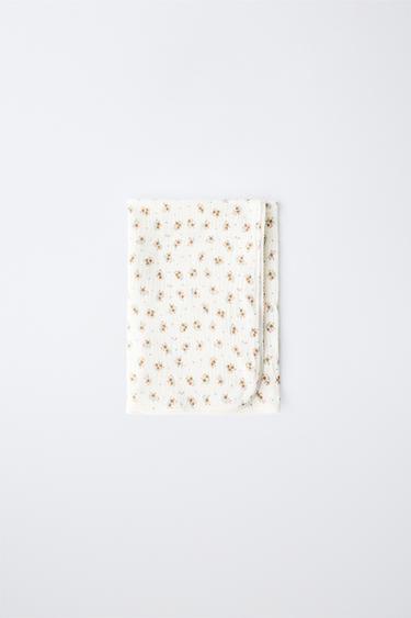 TÆPPE MED TEKSTUR, BLOMSTERPRINT OG BLONDEKANT - råhvid fra Zara - Billede 0