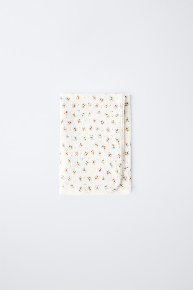 MANTA TEXTURA ESTAMPADO FLORES PUNTILLA