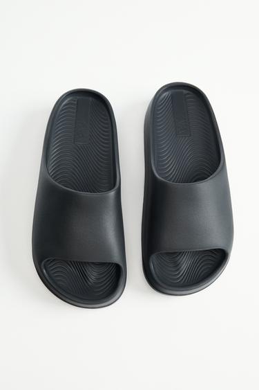 SANDALES FLATFORM - Noir de Zara