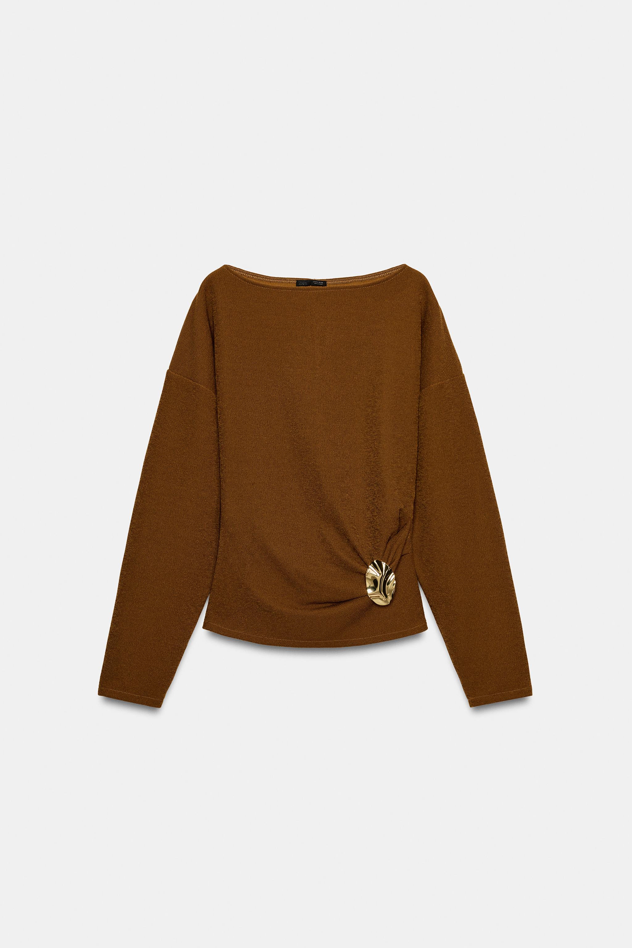 BUCKLE TEXTURED TOP