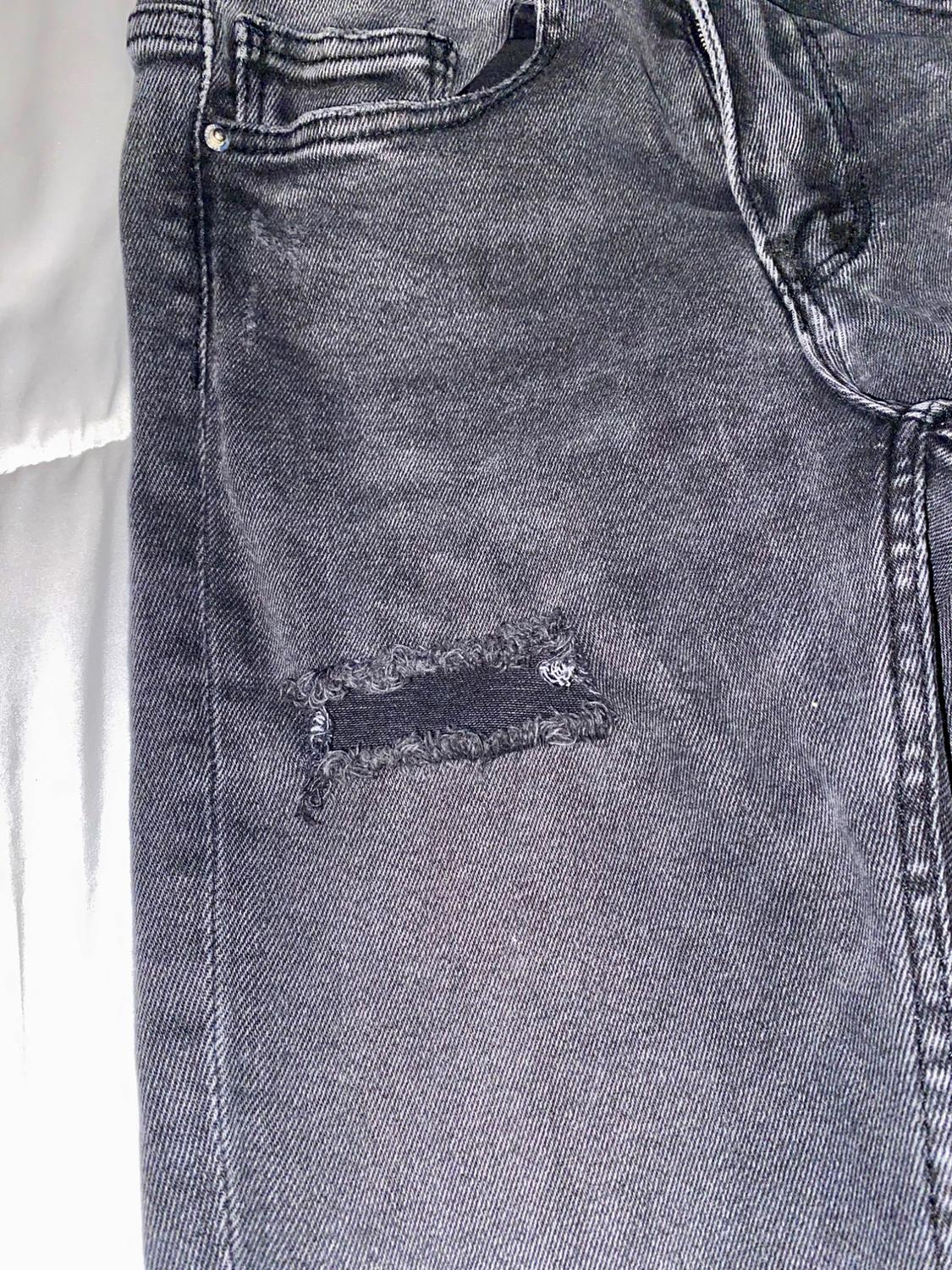 BLACK DISTRESSED SKINNY JEANS - Image 3
