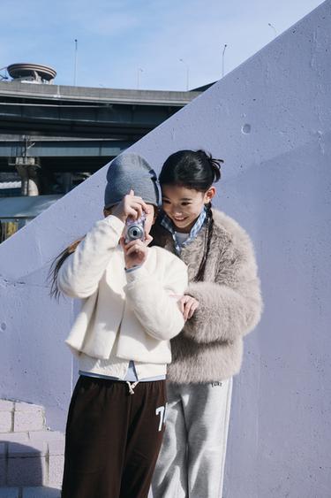 フェイクファー ボレロジャケットエクリュZaraのフェイクファー ボレロジャケット - エクリュ 