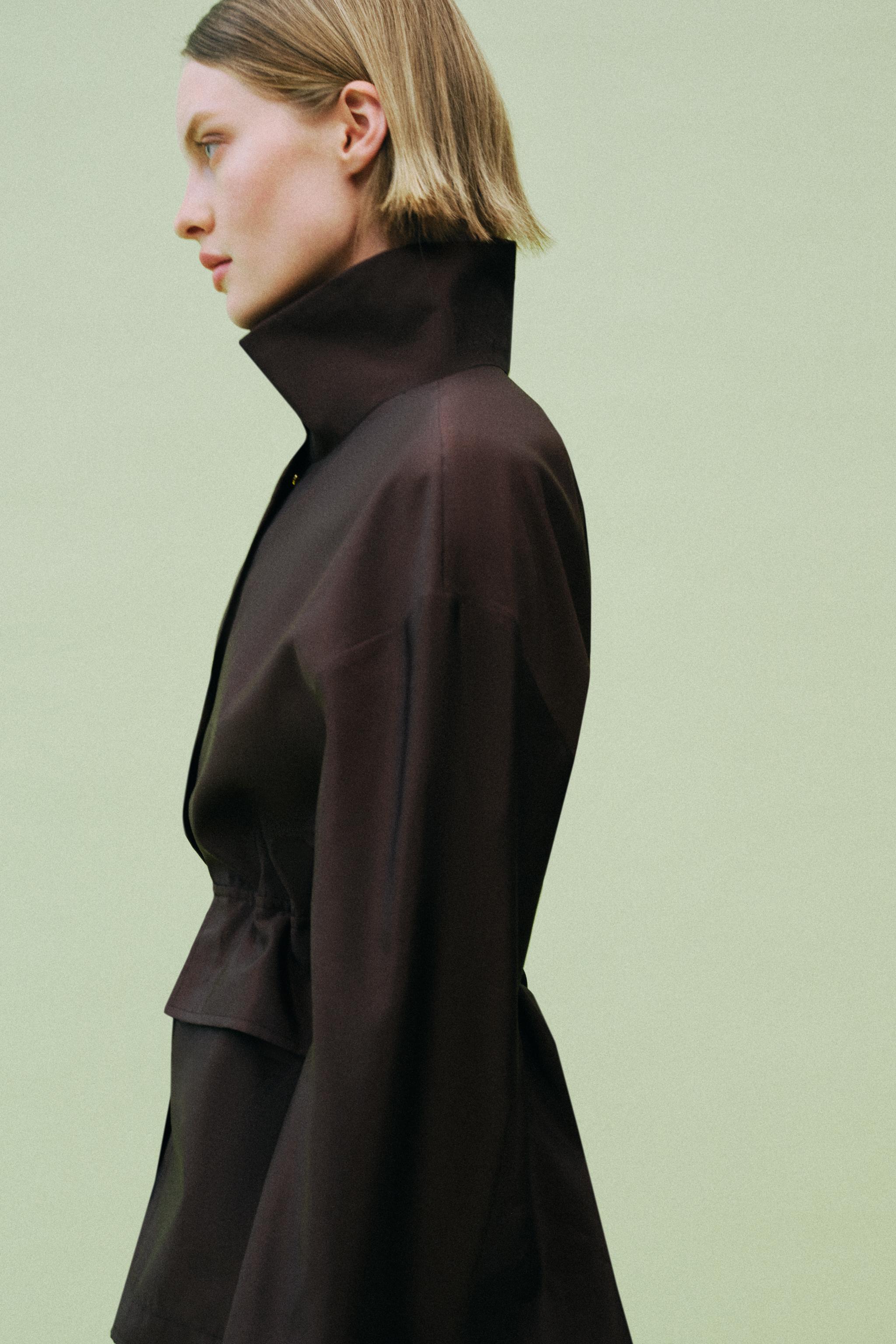 VESTE COL MONTANT TAILLE AJUSTABLE