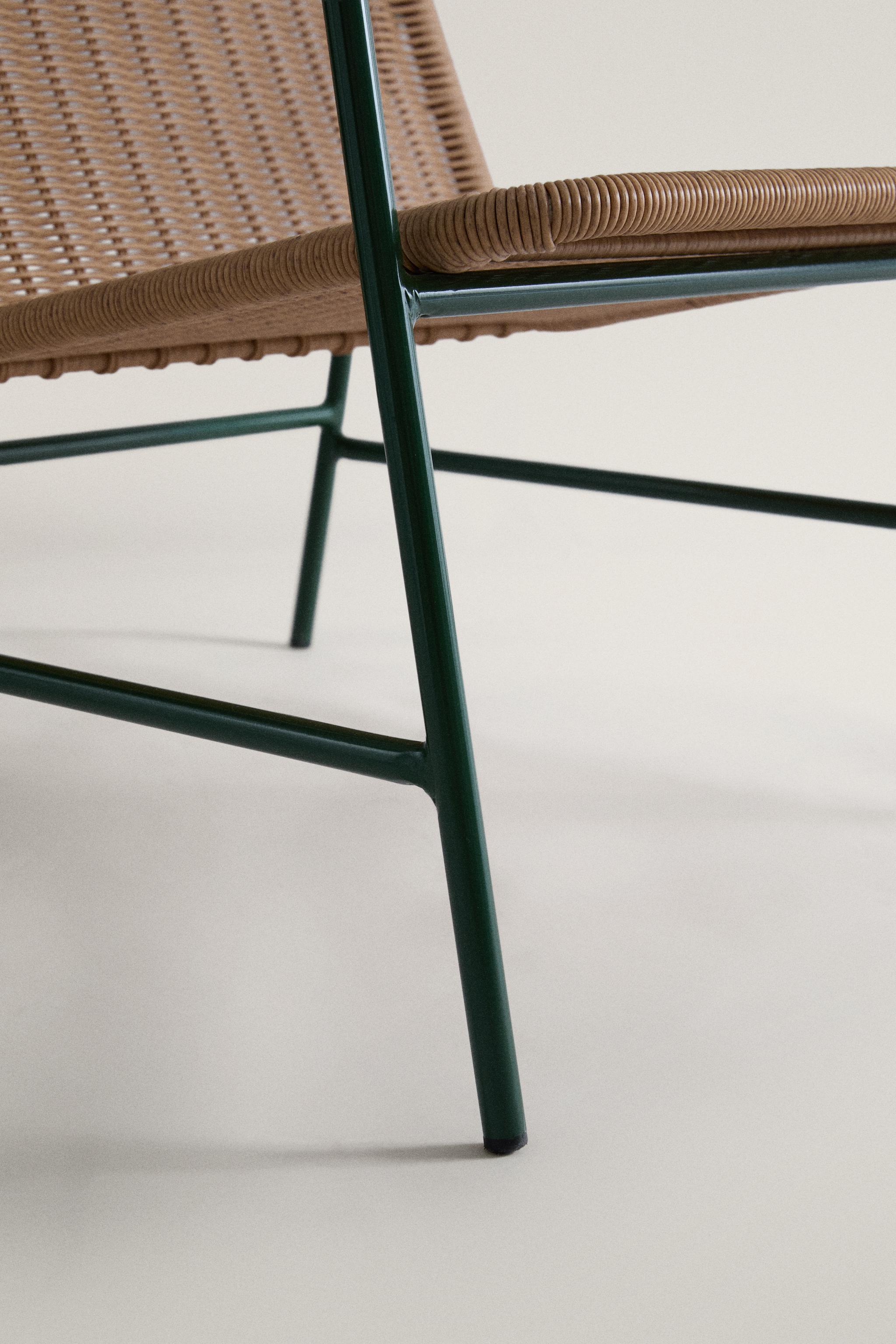 OUTDOOR BRAIDED CHAIR WITH GEOMETRIC DETAIL