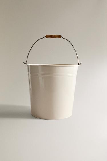 LACQUERED METAL TUB - Cream by Zara