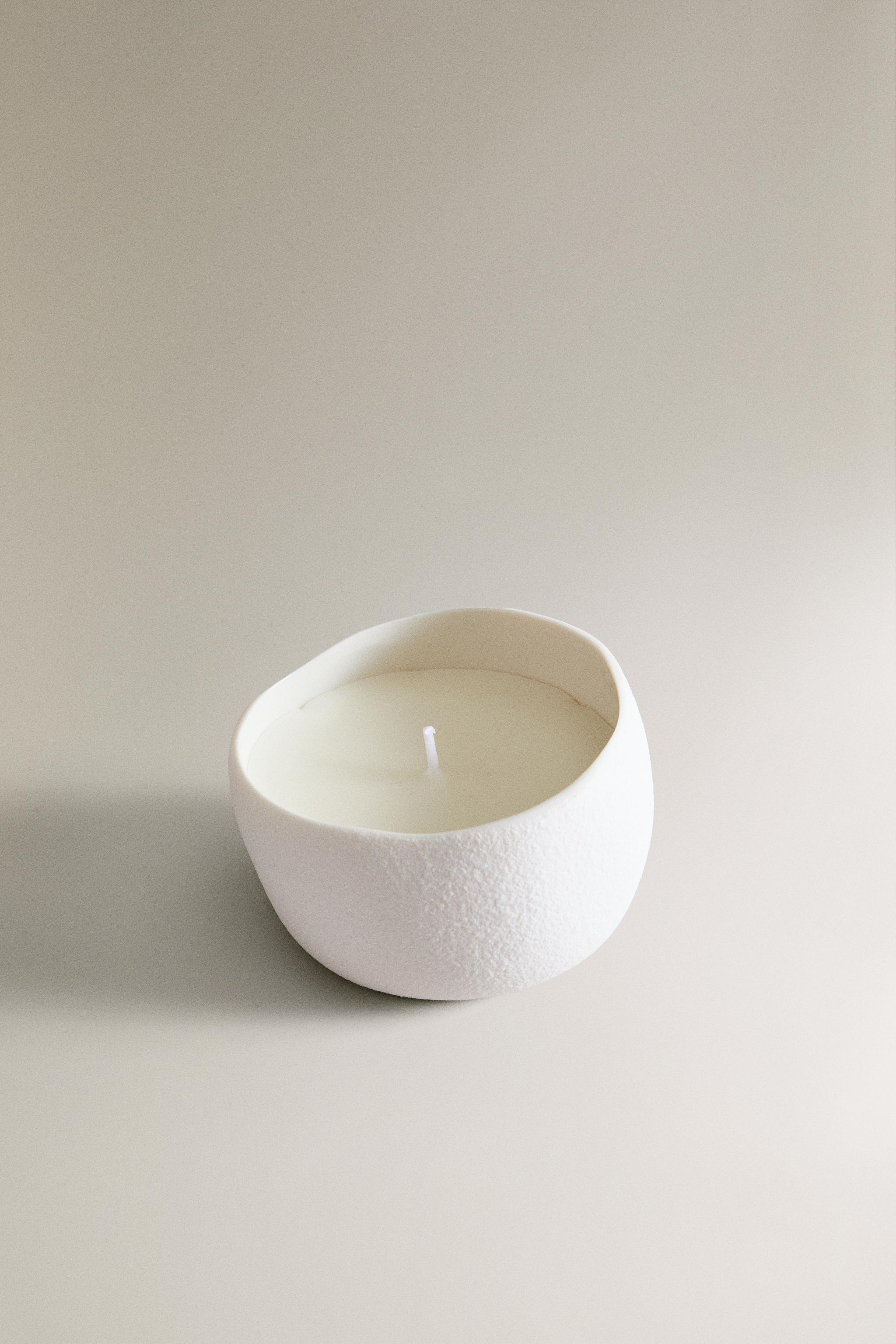 DECORATIVE TEXTURED CANDLE — White