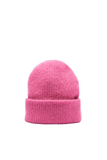 KNITTED BEANIE