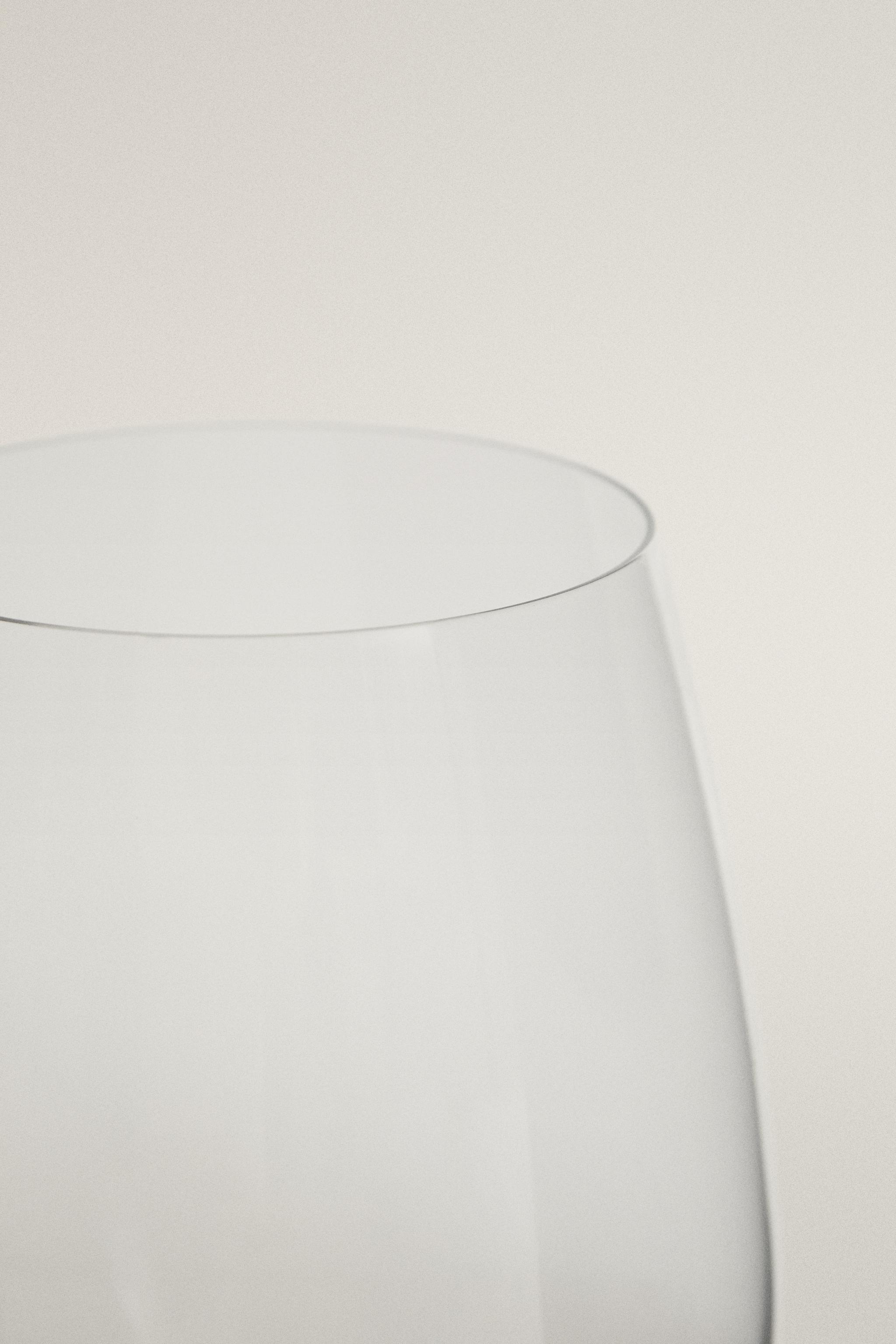 ULTRA LIGHTWEIGHT CRYSTALLINE TUMBLER