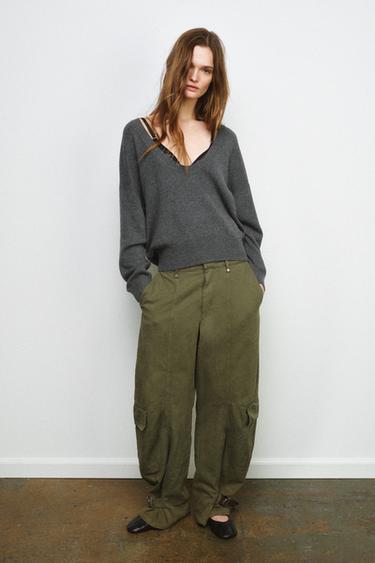 JERSEY PUNTO ESCOTE PRONUNCIADO - Gris de Zara