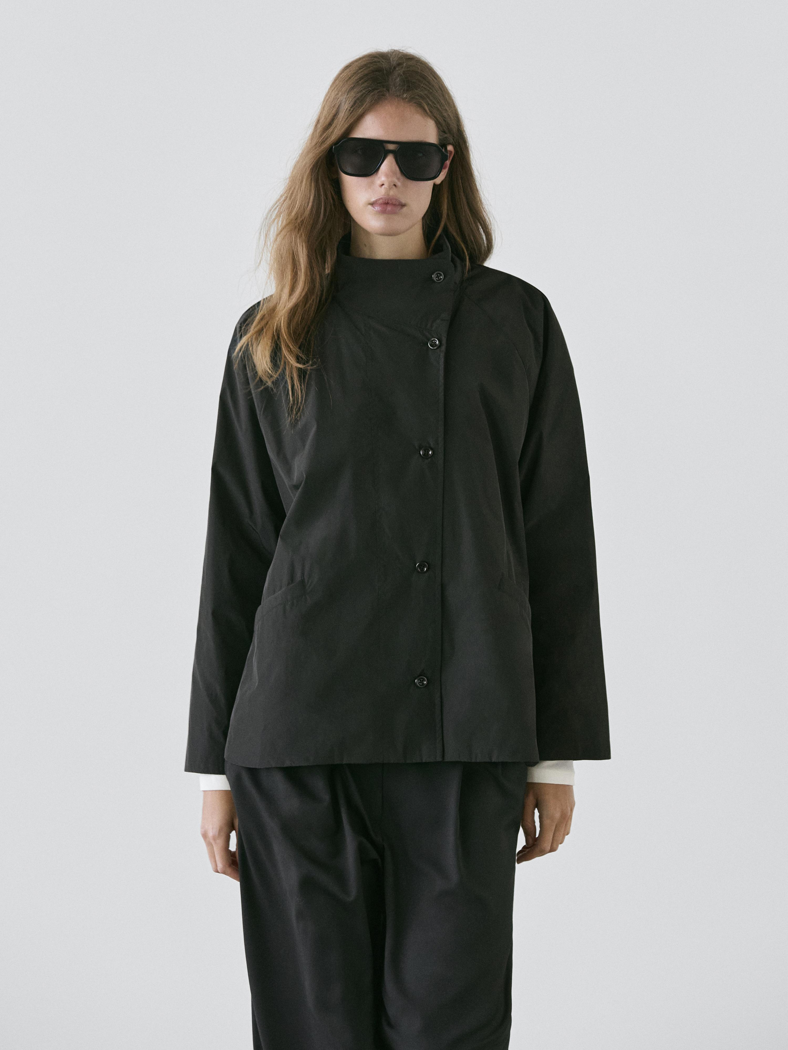 Parka courte matelassée détail col