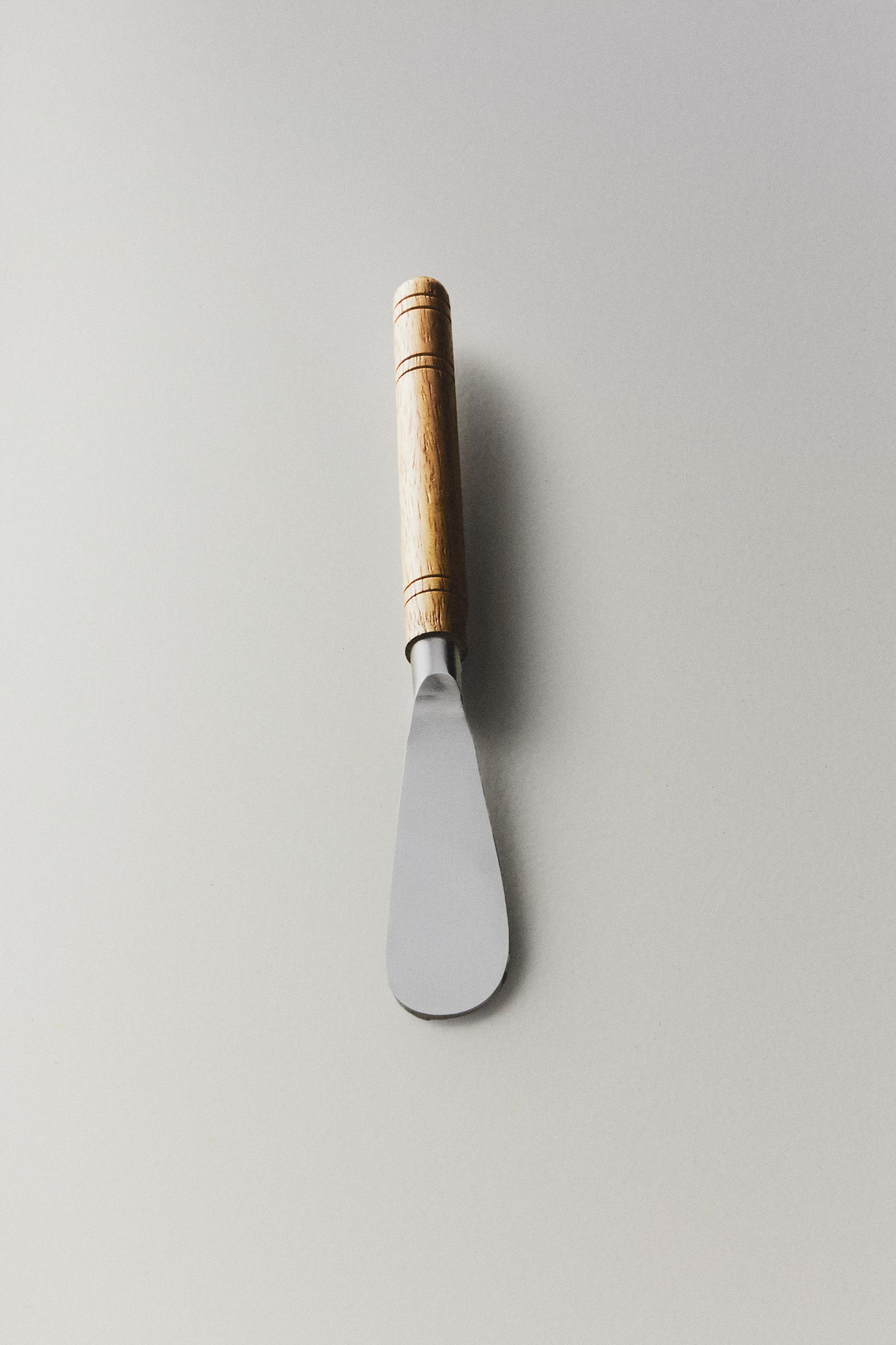 WOODEN HANDLE BUTTER KNIFE