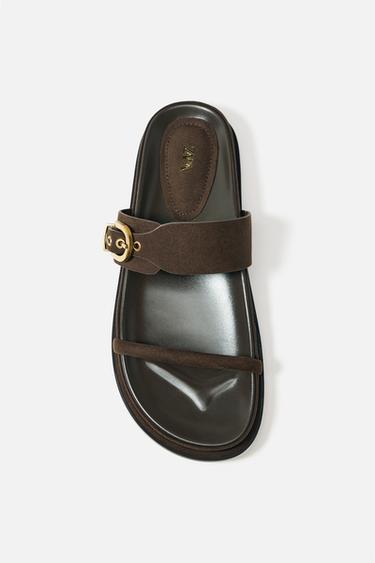 SANDÁLIA COM FIVELA - Marrom-chocolate da Zara