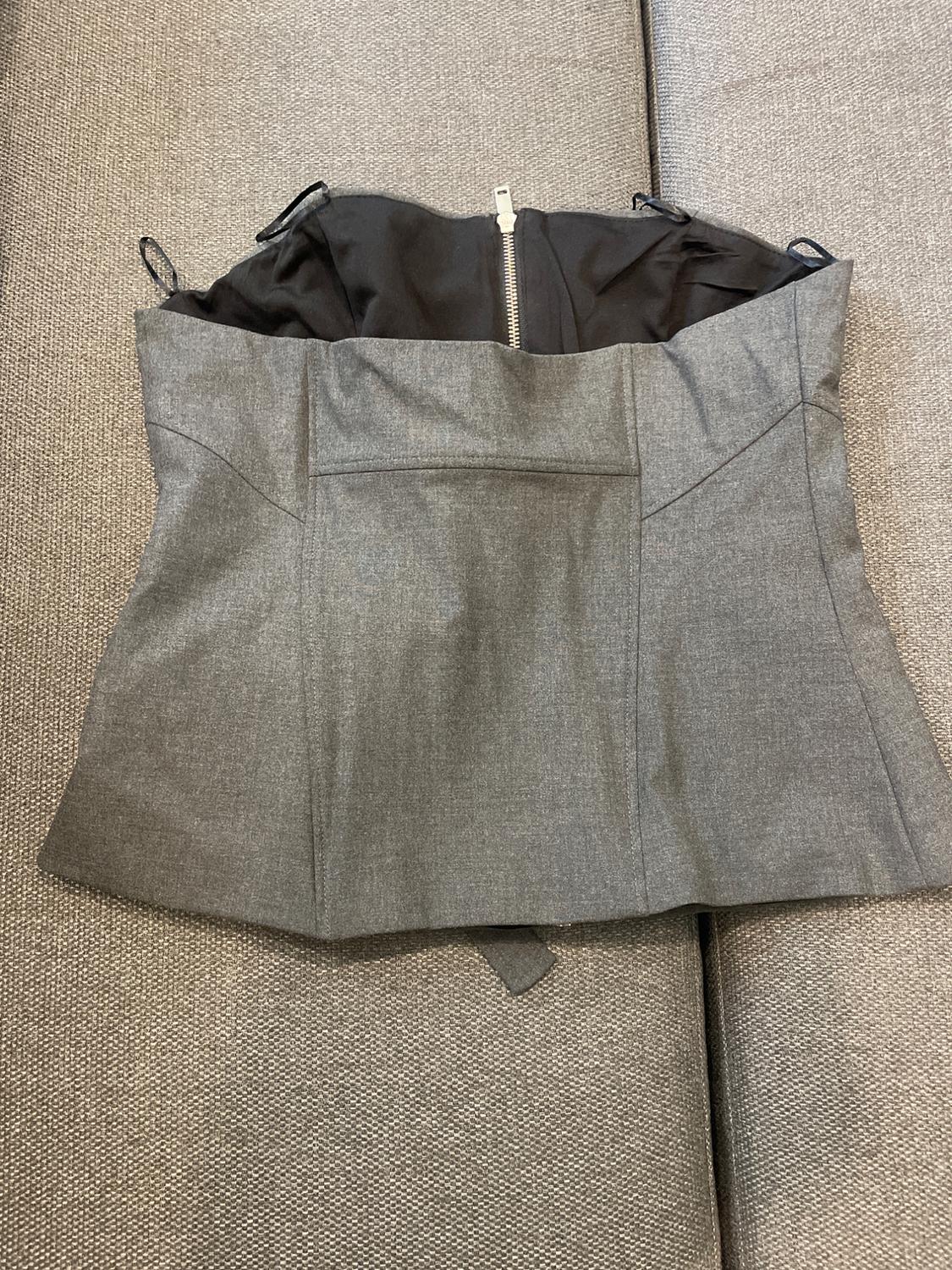 NEVER WORN STRAPLESS TOP. - Image 3