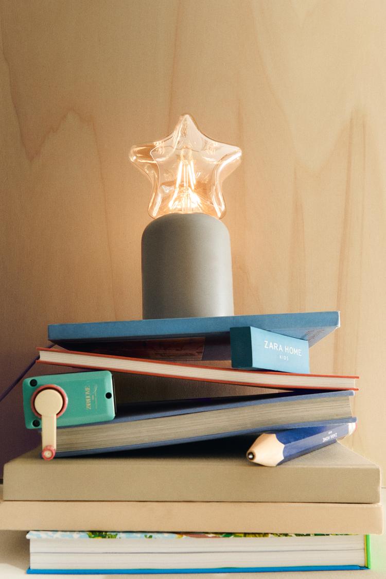 TABLE LAMP WITH STAR LIGHT BULB — Bluish