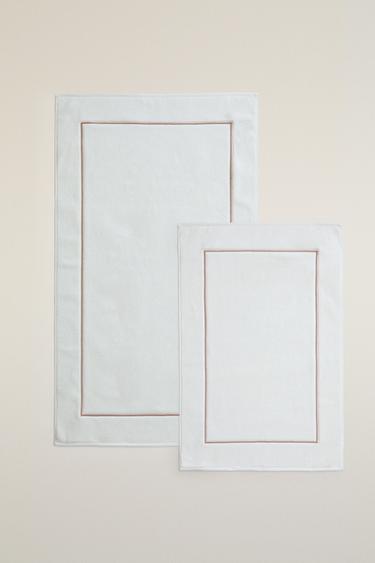 EMBROIDERED SCALLOPED BATH MAT - Pale pink by Zara