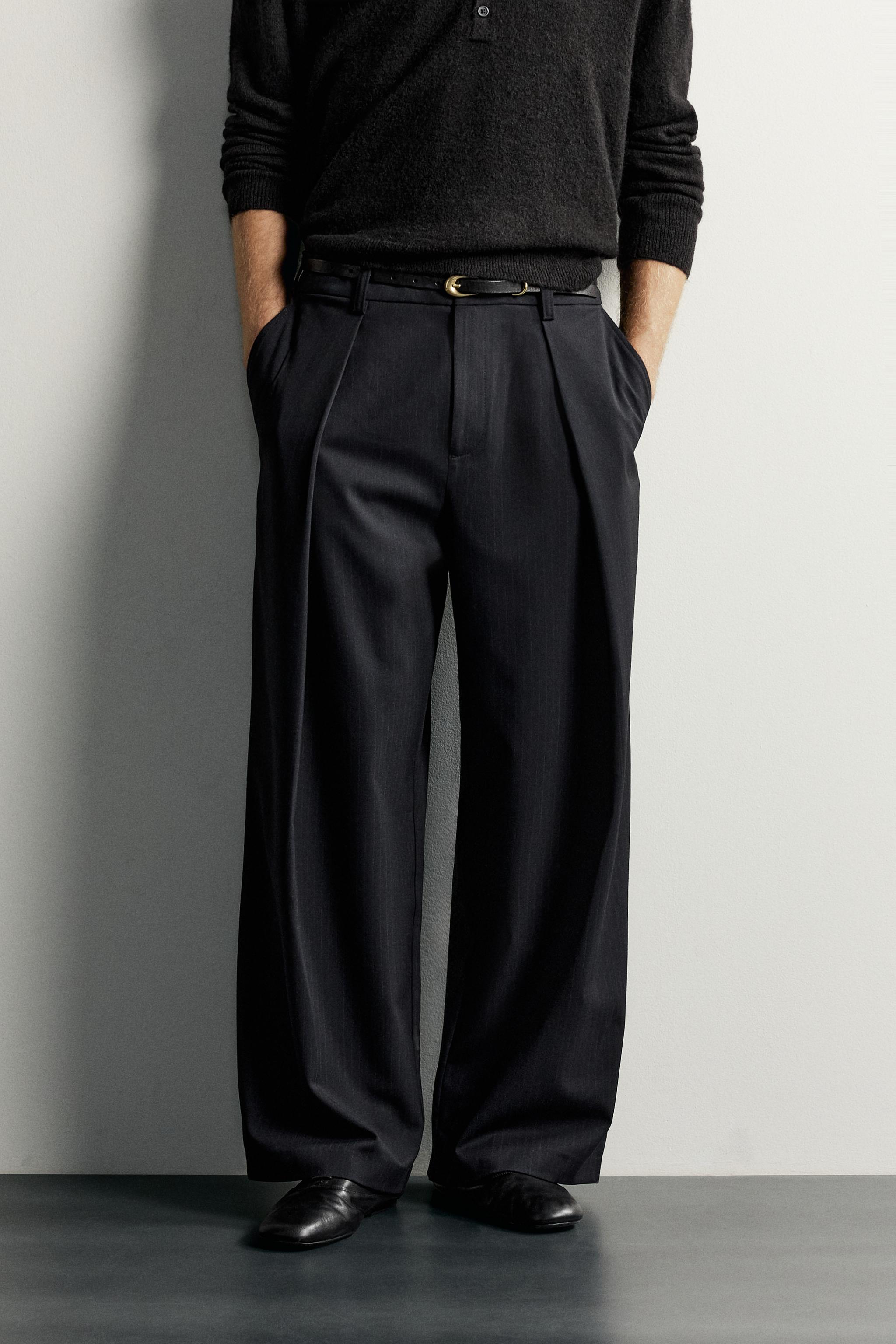 PANTALON COUPE LARGE À PLIS INVERSÉS