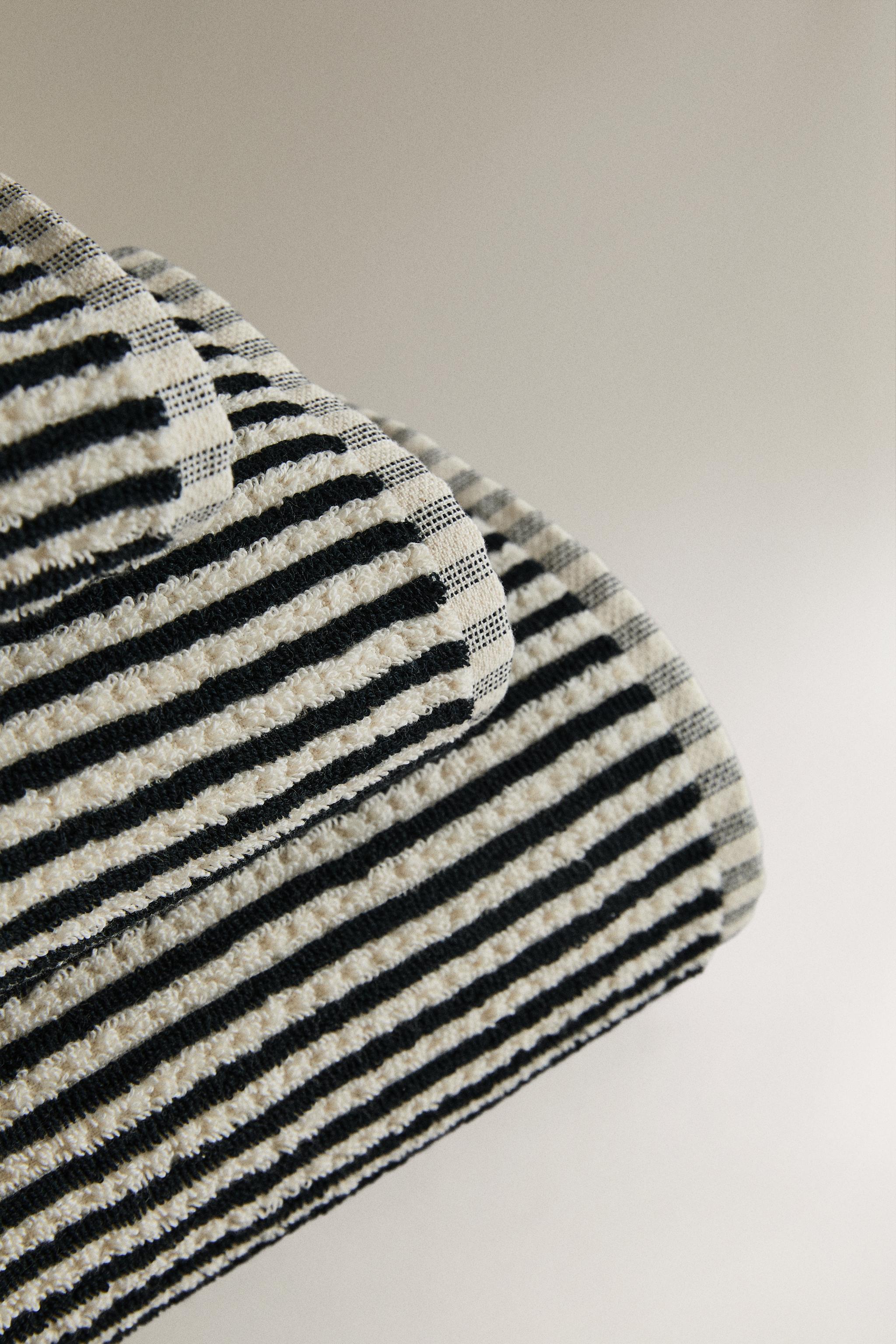 DYED THREAD COTTON BATH TOWEL — Ecru / Black