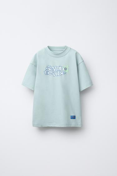 CAMISETA TEXTO RELIEVE - Verde agua de Zara