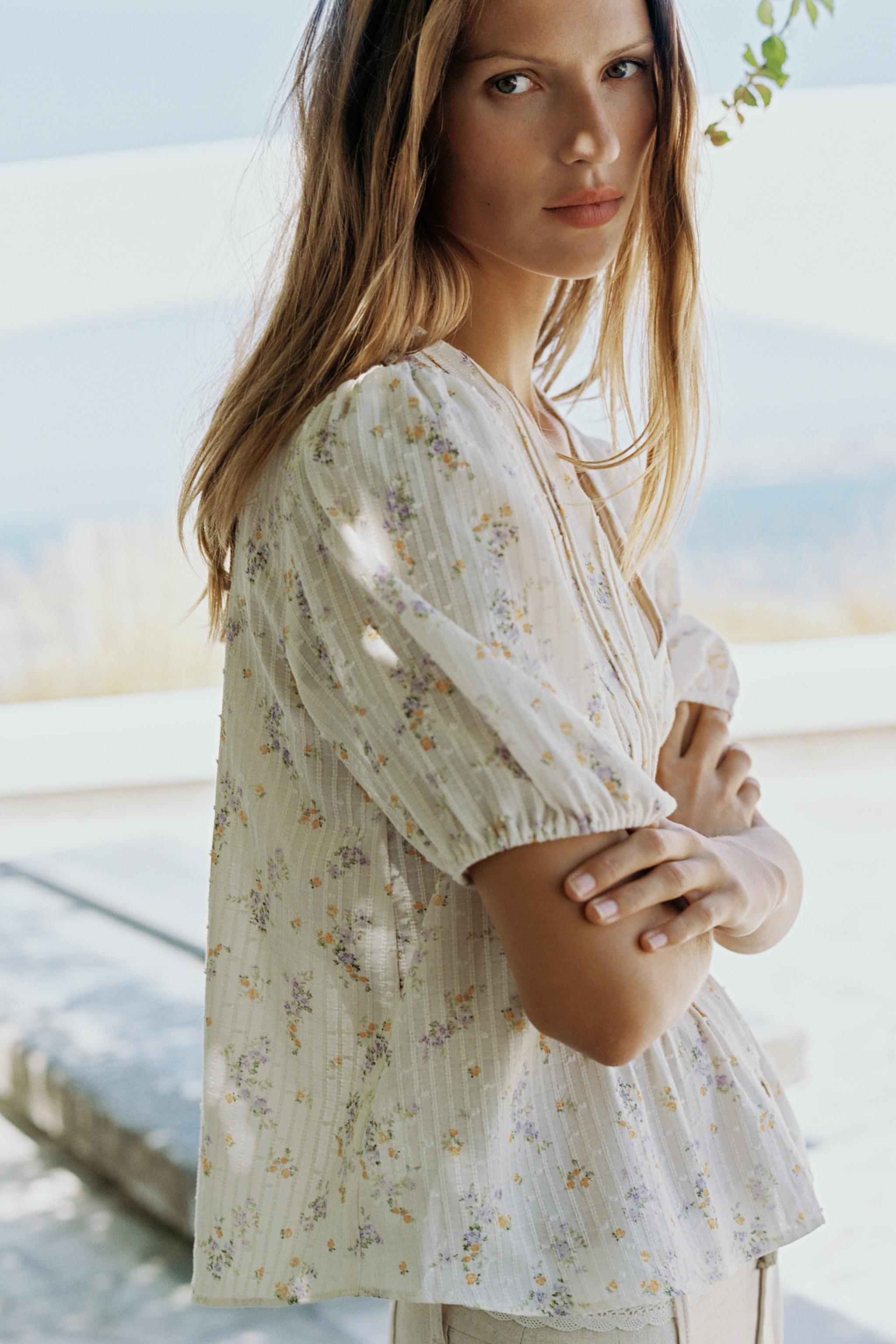 FLORAL PRINT PINTUCK BLOUSE