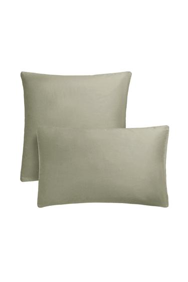 غلاف مخدة ساتان (كثافة 500 خيط) - dusty blue الخاص بـ Zara