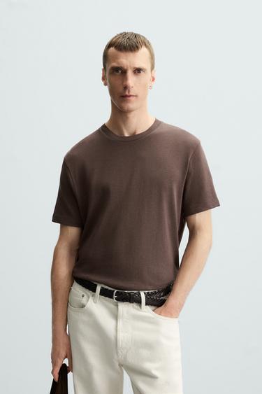 CAMISETA PUNTO BÁSICA - Marrón de Zara