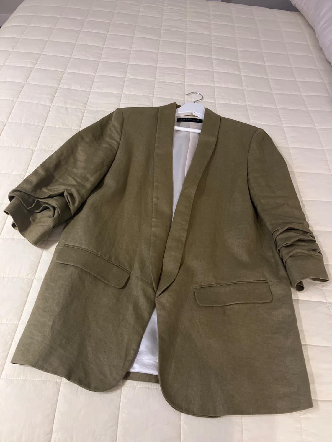 BLAZER WITH PLEATED SLEEVE DETAIL - Image 4