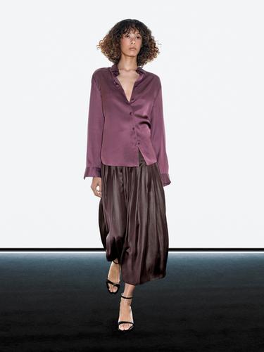 Jupe midi à plis nervurés finition enduite - Aubergine de Zara