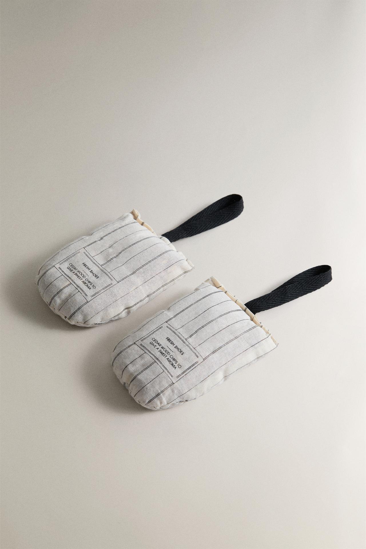SCENTED CEDAR SHOE BAGS (PACK OF 2) — Black