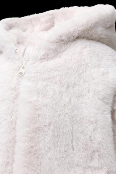 CAZADORA EFECTO PELO CAPUCHA - Crudo de Zara