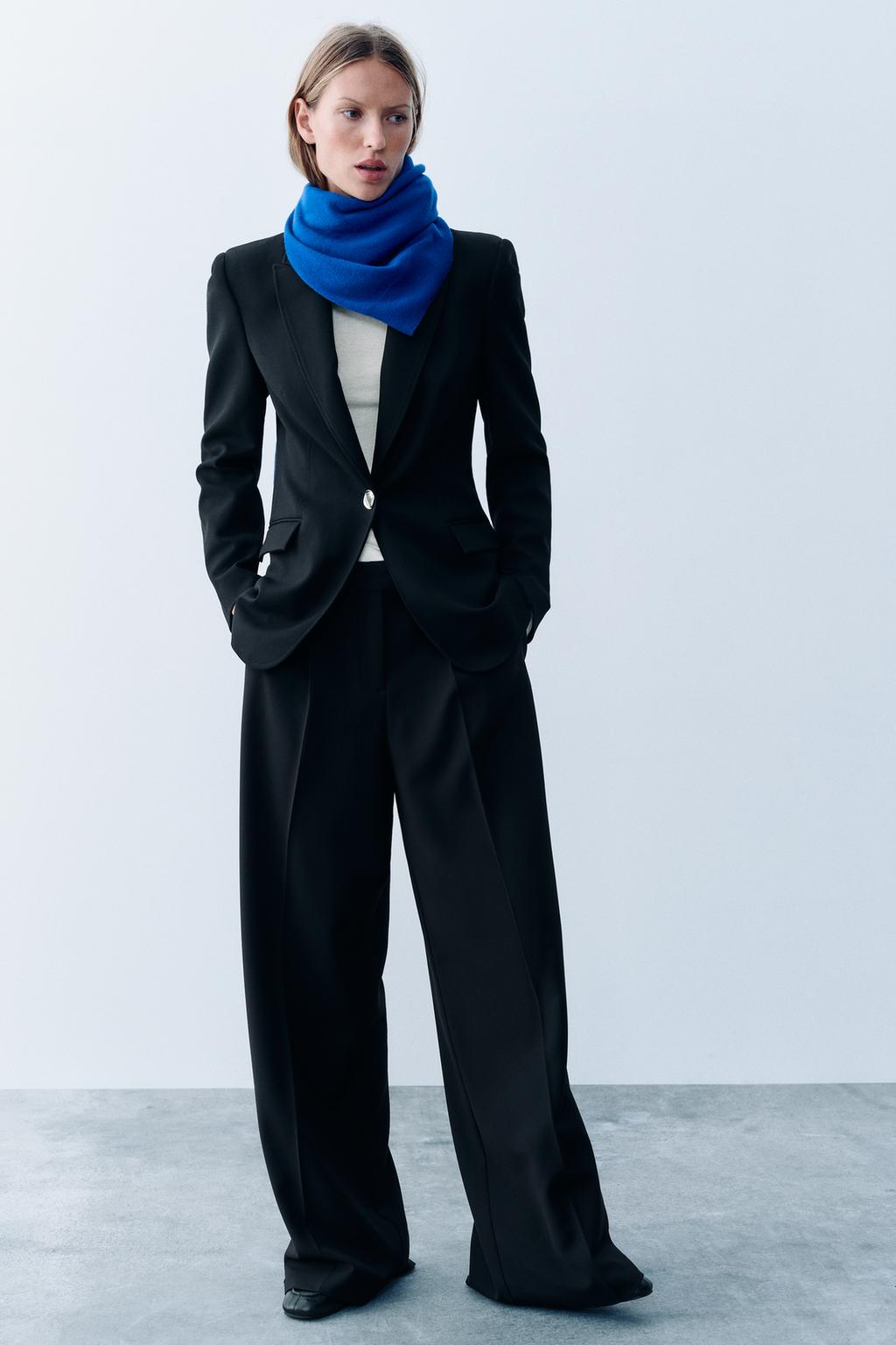 Zara Bədənə oturan çiyin yastıqlı blazer