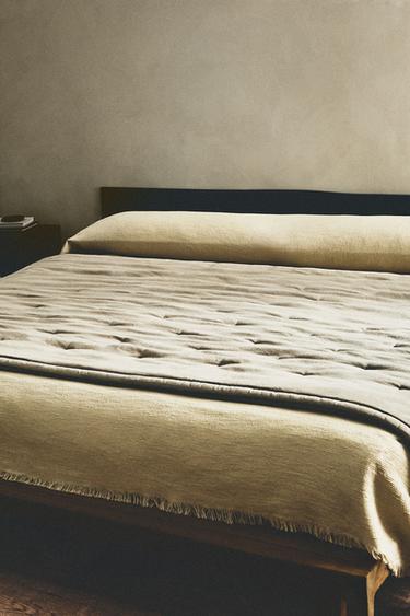 PADDED LINEN QUILT WITH DOTS - Light beige by Zara