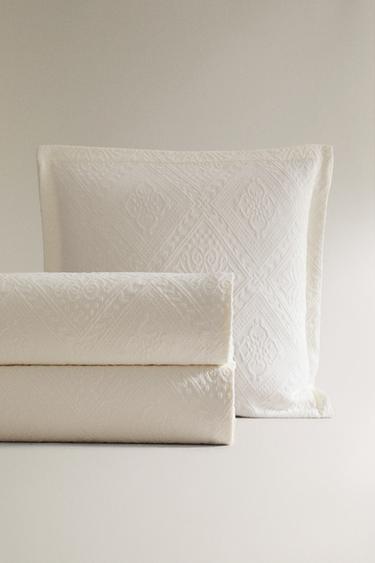 COTTON BEDSPREAD WITH GEOMETRIC DESIGN - Ecru by Zara