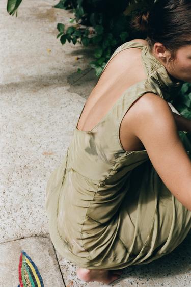 Zaras MÖNSTRAD MEDELLÅNG KLÄNNING MED HÖG KRAGE - Flerfärgad