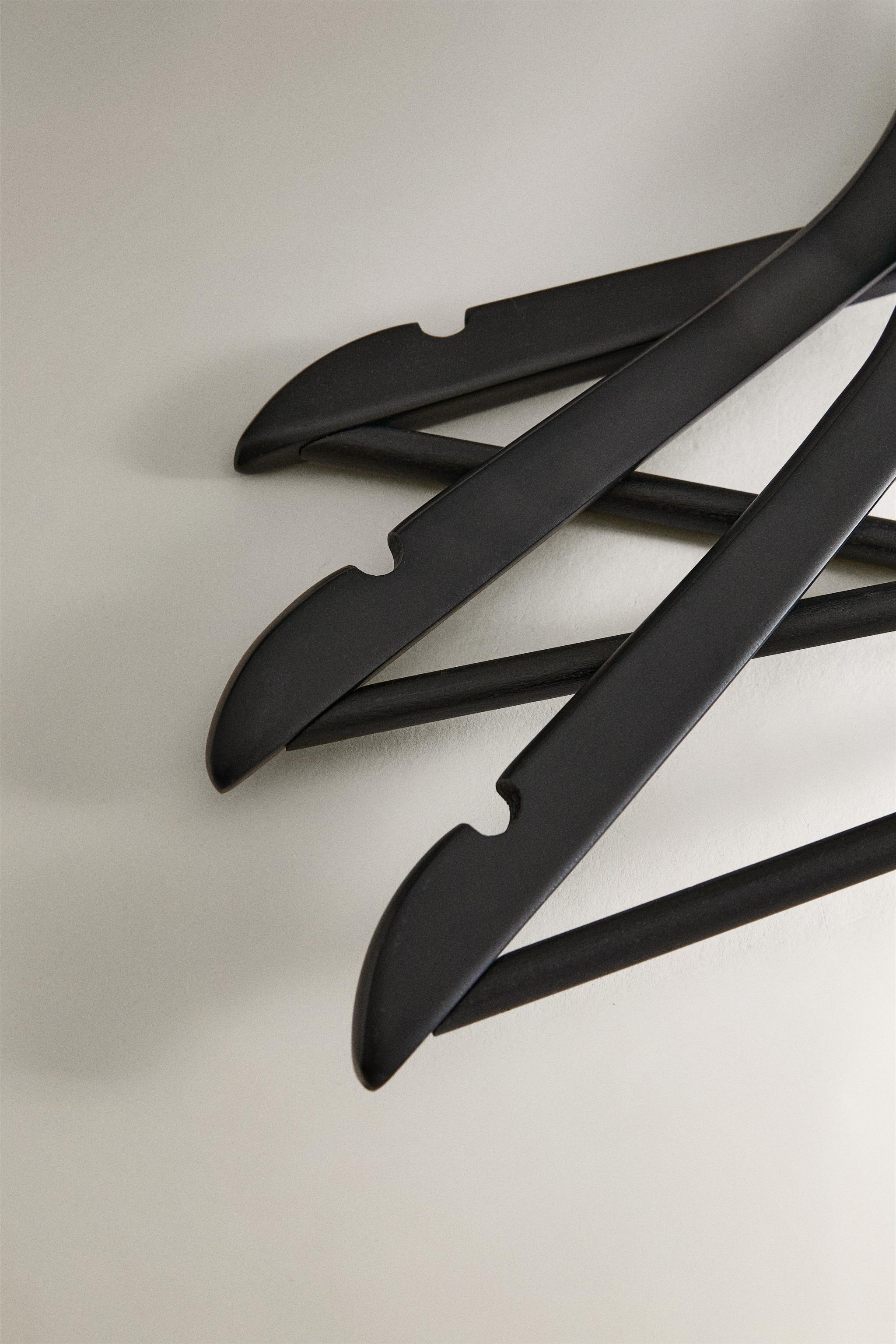 LACQUERED WOODEN HANGER (SET OF 3) — Black