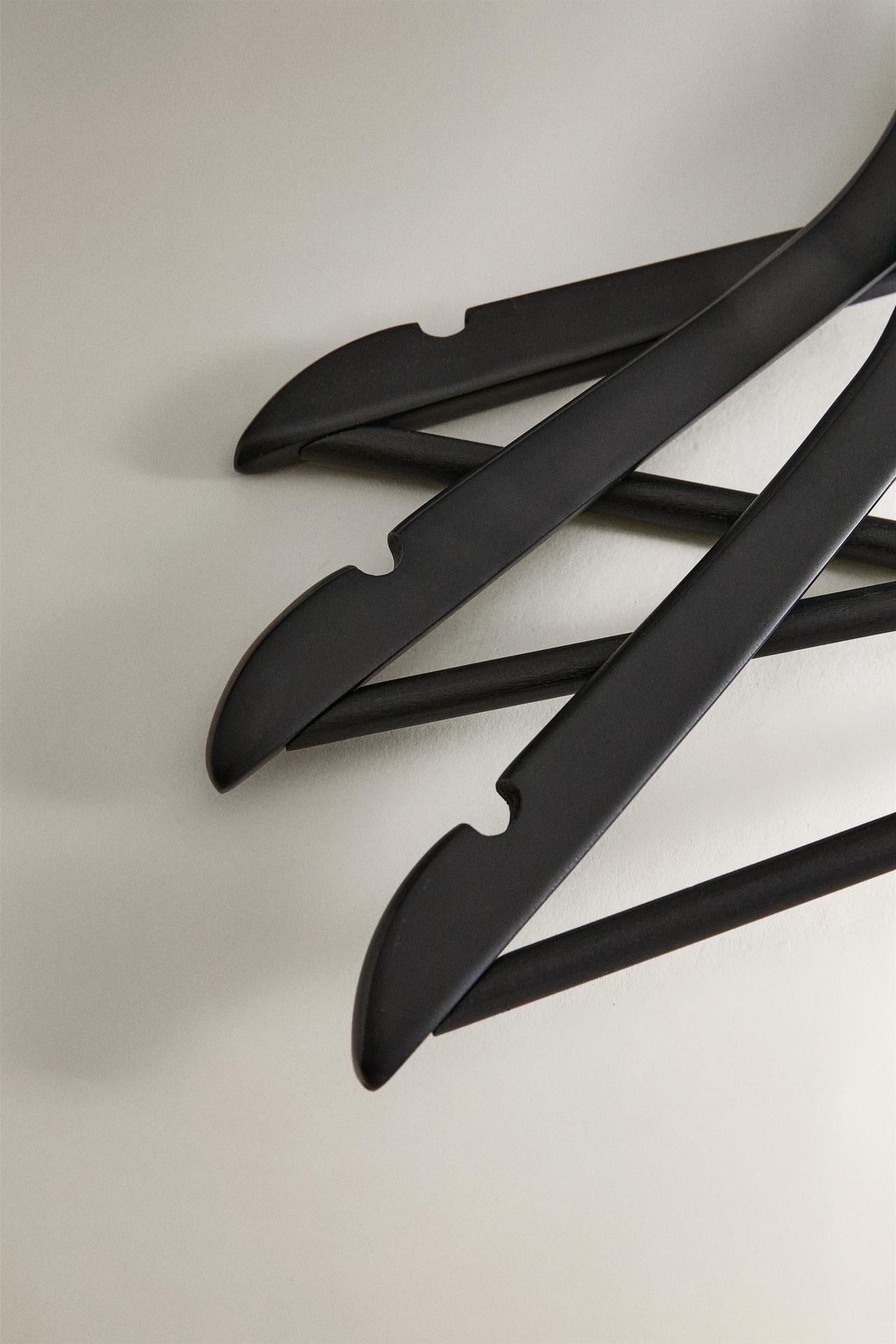 LACQUERED WOODEN HANGER (SET OF 3) — Black