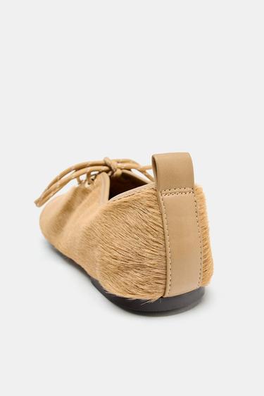 BALLERINES EN CUIR EFFET FOURRURE - Marron sable de Zara - Image 3