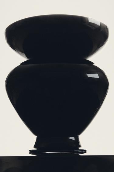 WIDE GLOSS VASE - Black by Zara